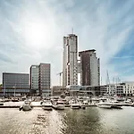Yacht Park Marina Apartment *